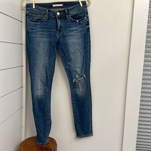Levi’s women’s 711 Skinny Jeans, size 27, medium blue wash